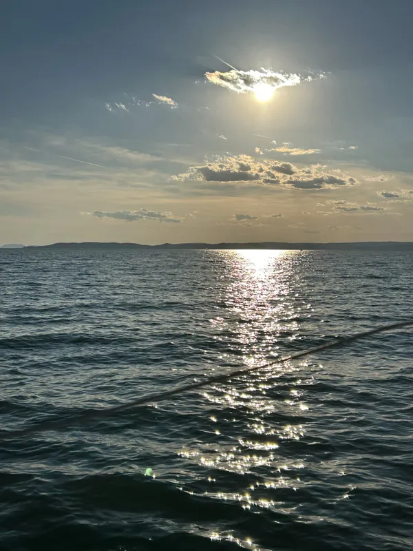 Vitorlázás a Balatonon és Adrián